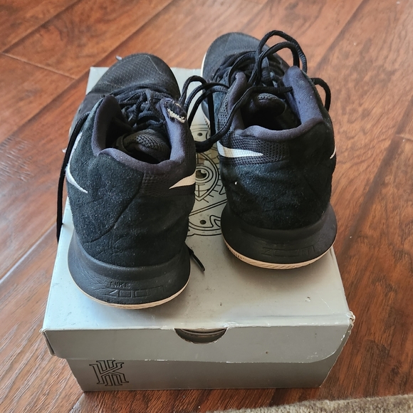 Kyrie 5 TB Black w/original box - Picture 3 of 6